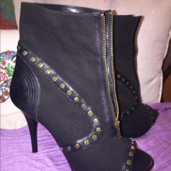 9.5M healed booties w/open toe. - Picture 2 of 8